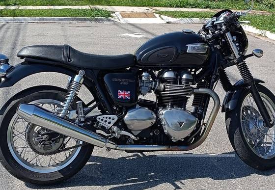 TRIUMPH THRUXTON 